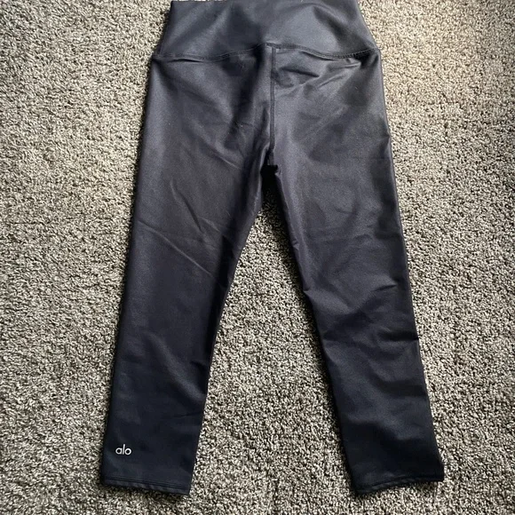 🖤 ALO Yoga Leathered Leggings 🖤 - Picture 3 of 6